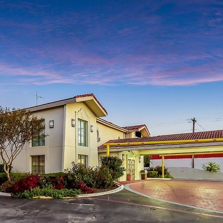 Red Roof Inn Plano Bagian luar foto
