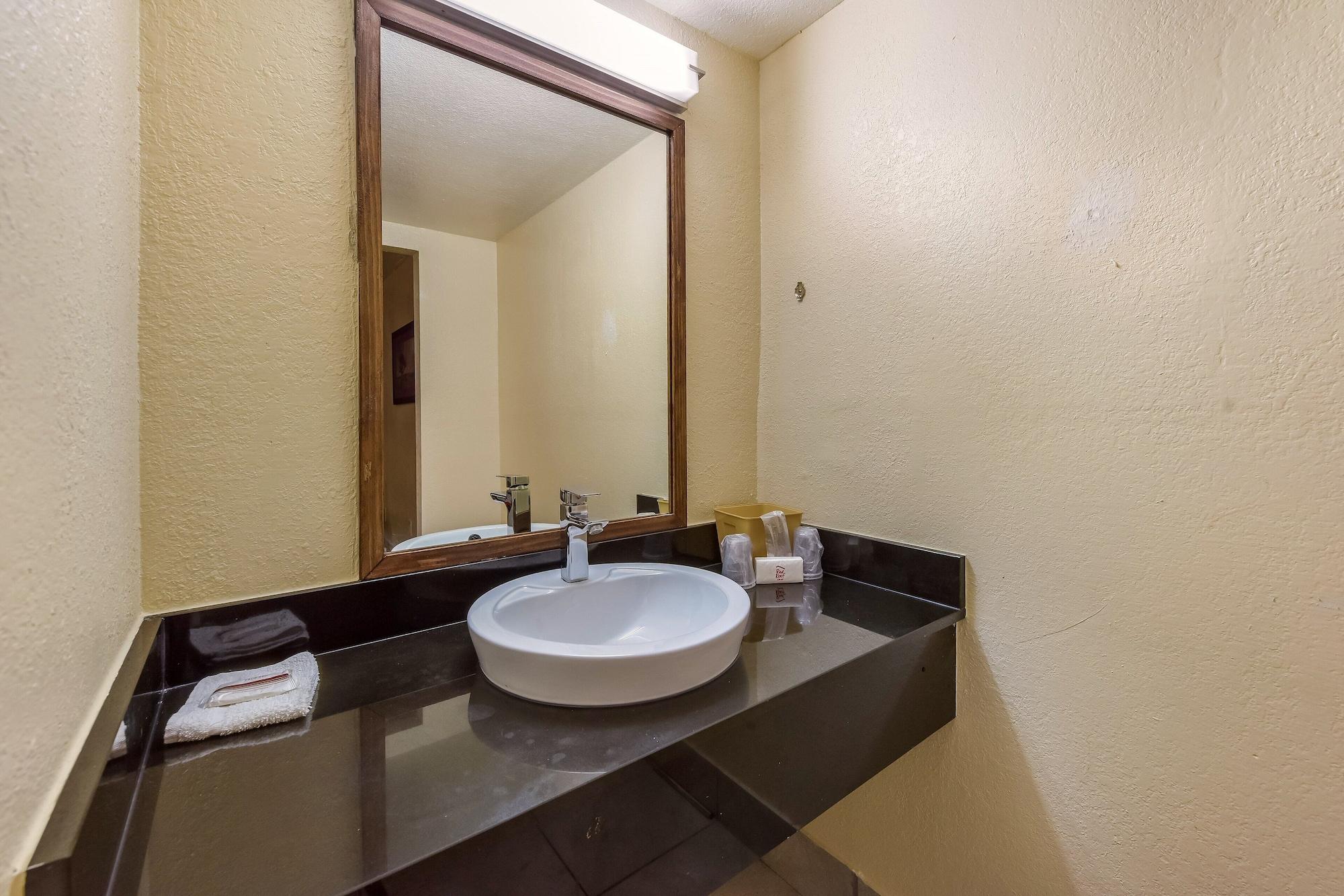 Red Roof Inn Plano Bagian luar foto