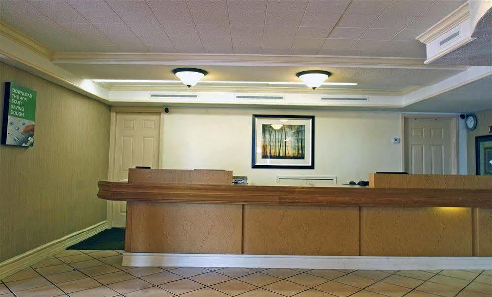 Red Roof Inn Plano Bagian luar foto